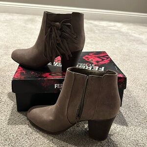 Brand new never been worn booties size 6.5